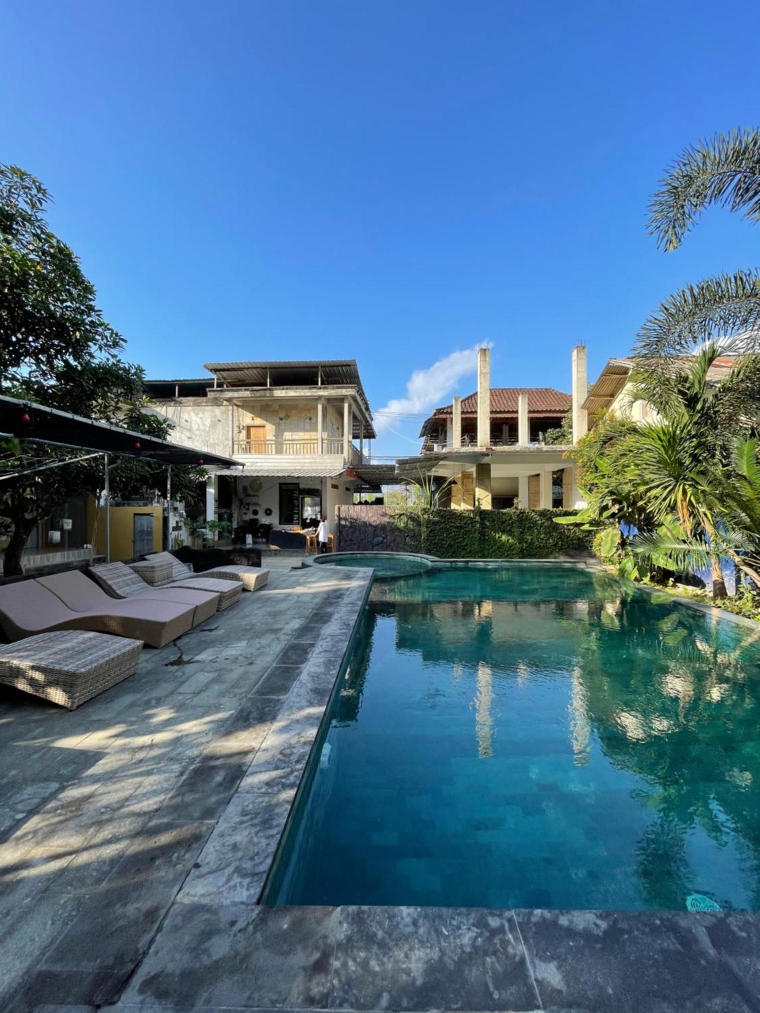 Tri Putri Homestay Kuta  Exterior photo