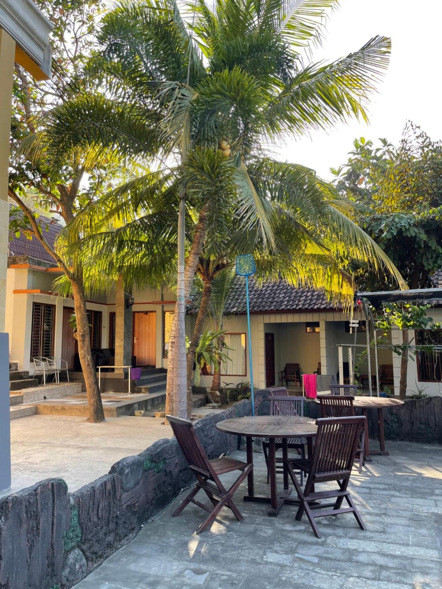 Tri Putri Homestay Kuta  Exterior photo